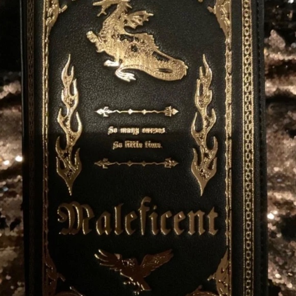 DISNEY  VILLIANS STITCH SHOP  BOOK CROSSBODY .NWT LOUNGEFLY - Picture 3 of 5